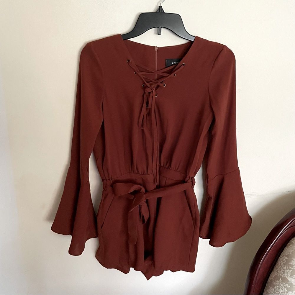 KCSTUDIO Laceup Romper- Size Small